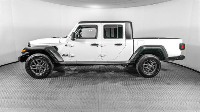 Used 2025 Jeep Gladiator Sport AWD/4WD image 3