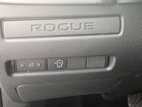 Used 2023 Nissan Rogue S image 14