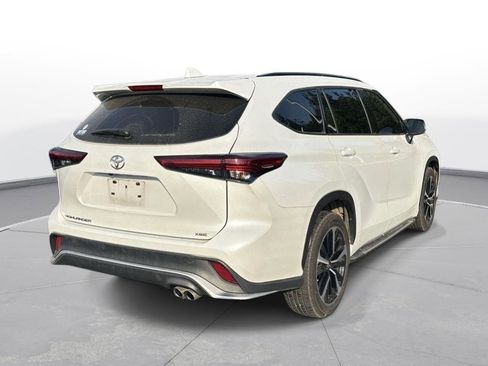 Used 2022 Toyota Highlander XSE FWD image 6