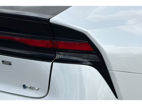 New 2026 Toyota Prius Limited FWD image 31
