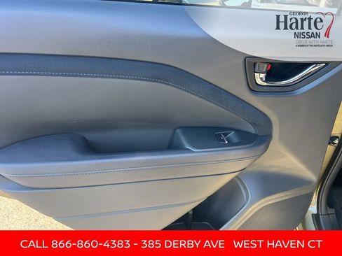Used 2025 Subaru Forester Limited AWD/4WD image 25