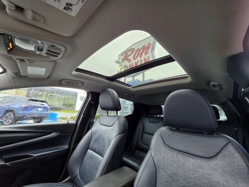 Used 2022 Chevrolet Bolt EUV Premier w/ Sun & Sound Package image 12