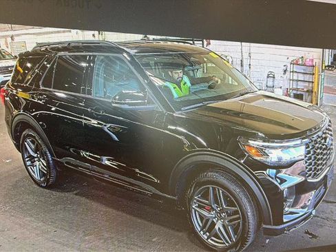 Certified 2025 Ford Explorer ST-Line w/ ST-Line Street Pack AWD/4WD image 5