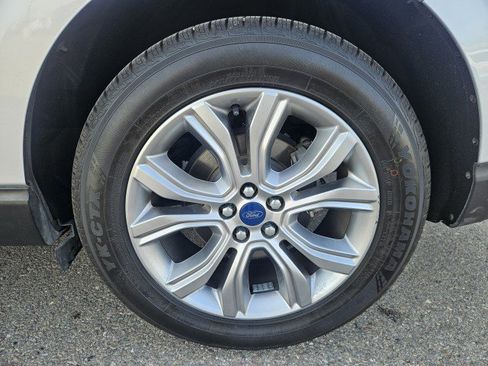 Used 2019 Ford Edge Titanium image 25