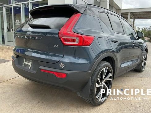 Certified 2022 Volvo XC40 T4 R-Design w/ Advanced Package FWD image 8