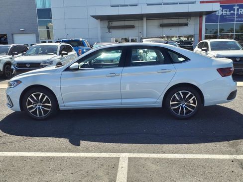 New 2025 Volkswagen Jetta SE image 3
