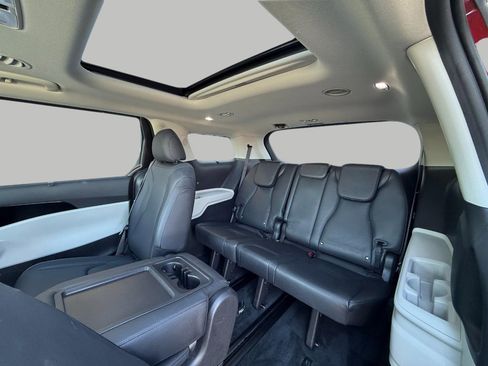 Used 2024 Kia Carnival SX Prestige image 28