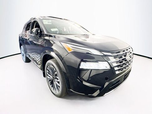 New 2026 Nissan Rogue Platinum w/ Platinum Premium Package image 3