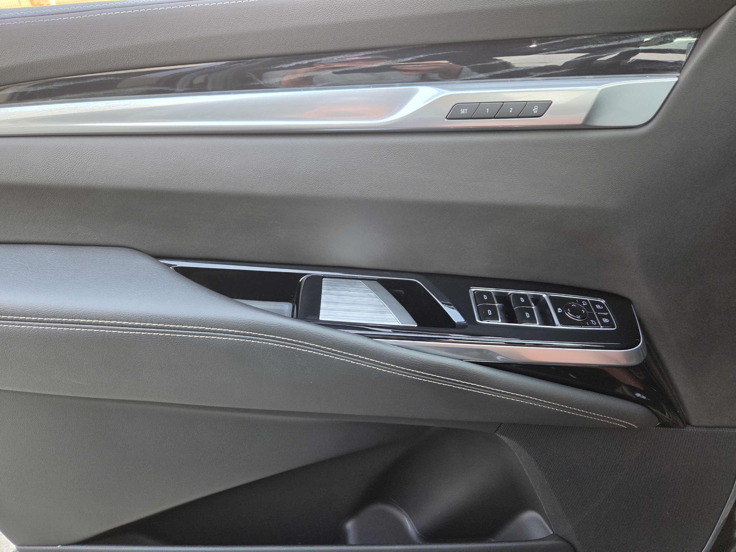 Used 2025 Cadillac Escalade Sport w/ LPO, ONYX Package AWD/4WD image 17