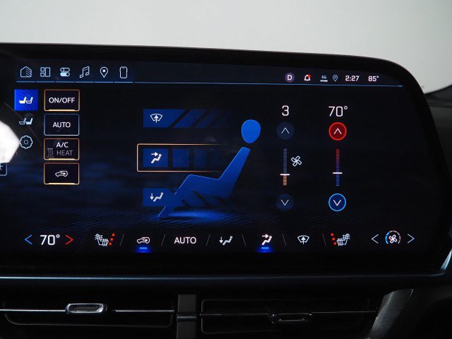 Used 2024 Chevrolet Equinox EV FWD LT w/ 2LT image 39