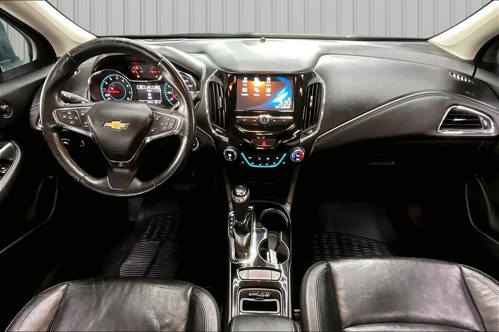 Used 2018 Chevrolet Cruze Premier w/ Enhanced Convenience Package FWD image 7