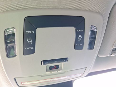Used 2024 Toyota Sienna LE FWD image 27
