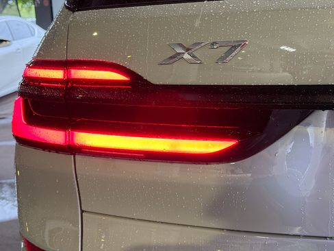 Used 2025 BMW X7 xDrive40i w/ M Sport Package AWD/4WD image 10