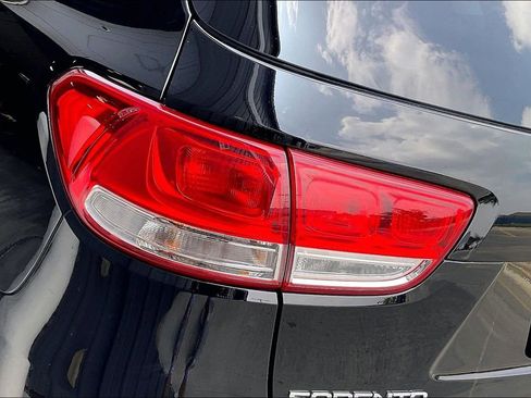 Used 2017 Kia Sorento LX FWD image 29