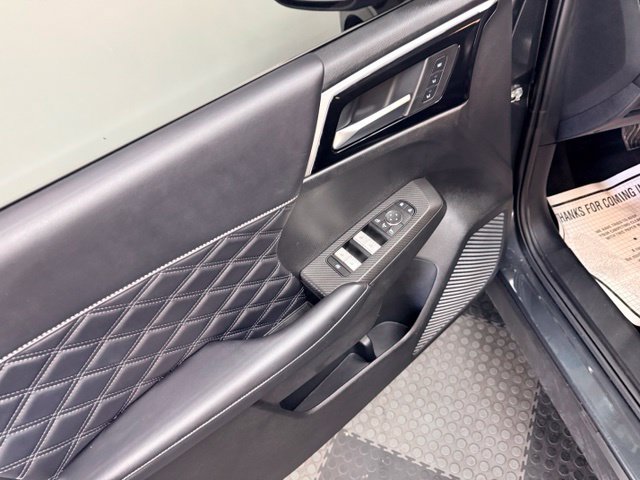 Used 2025 Mitsubishi Outlander 4WD Plug-In Hybrid image 17