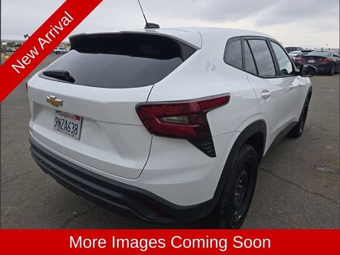 Used 2024 Chevrolet Trax LS FWD image 3