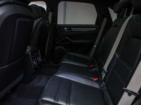 Used 2023 Porsche Cayenne Platinum Edition image 23