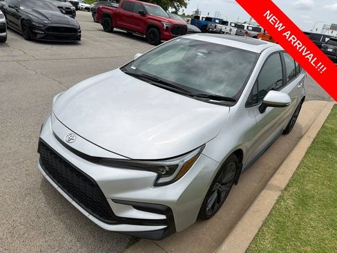 Used 2024 Toyota Corolla SE w/ SE Premium Package FWD image 3