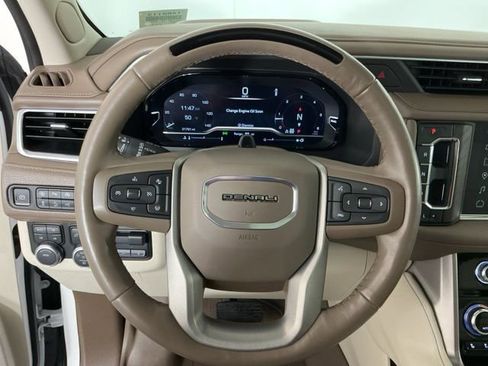 Used 2023 GMC Yukon Denali image 16