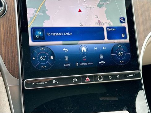 Used 2025 Mercedes-Benz GLC 300 4MATIC image 17