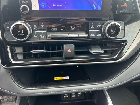 Certified 2023 Toyota Highlander XLE image 28