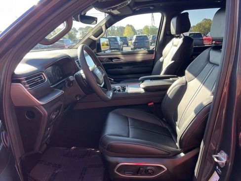 New 2026 Jeep Grand Wagoneer 4WD image 7