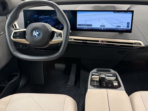 Used 2025 BMW iX xDrive50 AWD/4WD image 28