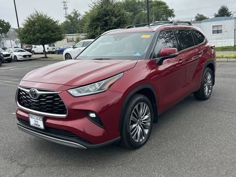Used 2020 Toyota Highlander Platinum AWD/4WD image 1