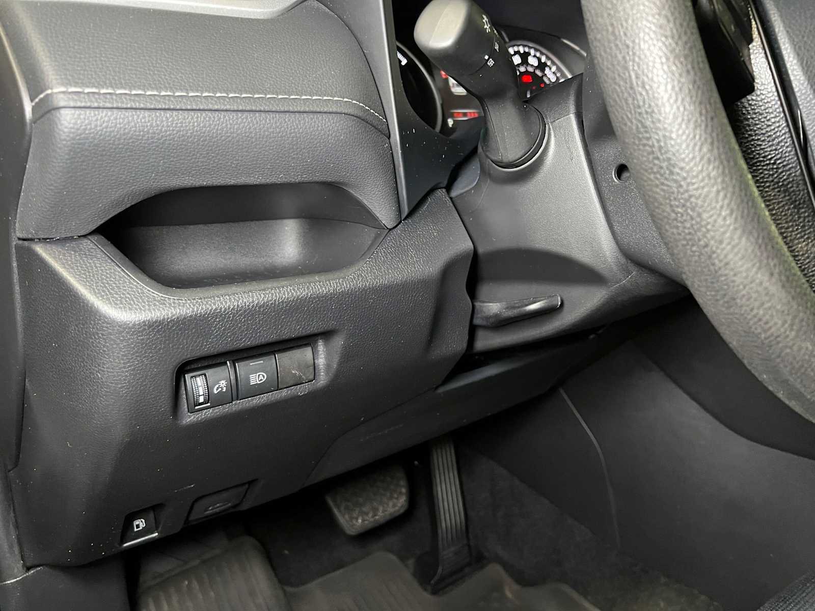 Used 2021 Toyota RAV4 LE AWD/4WD image 25