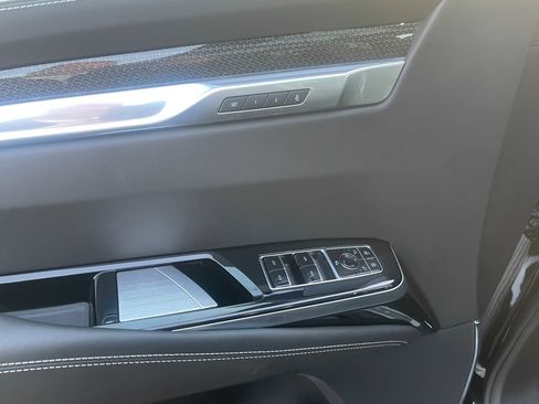 Used 2025 Cadillac Escalade ESV V image 28