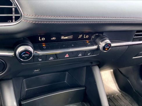 Used 2019 MAZDA MAZDA3 AWD Hatchback w/ Preferred Pkg image 32