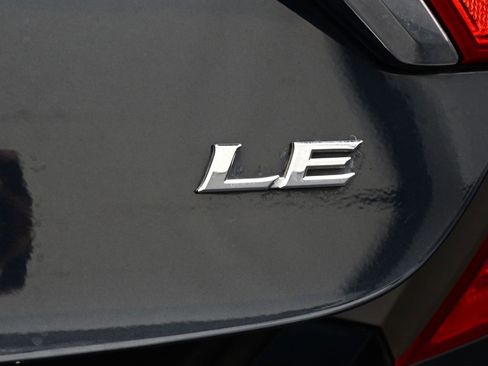 Used 2016 Toyota Camry LE image 29