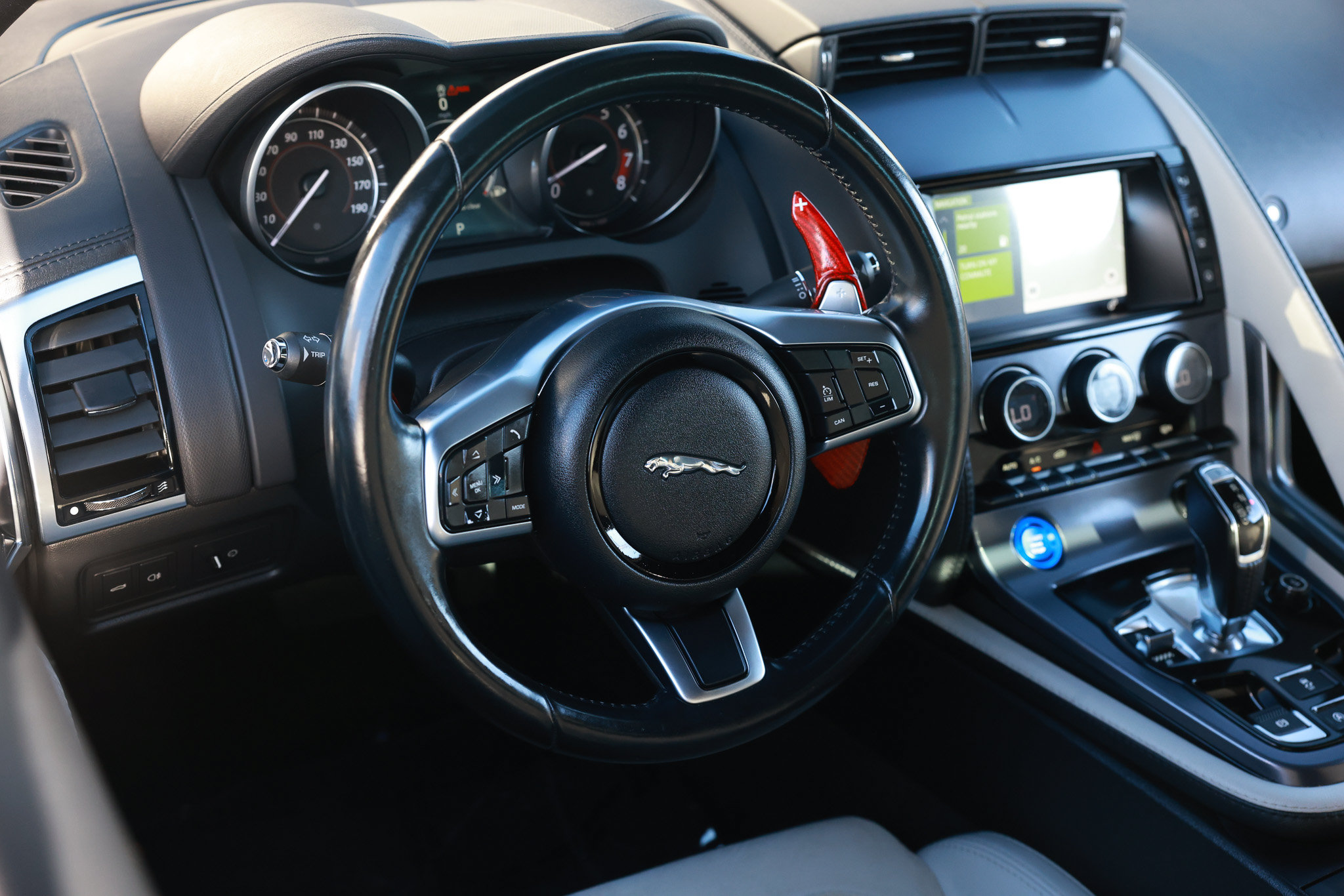 Used 2018 Jaguar F-TYPE Convertible RWD image 28