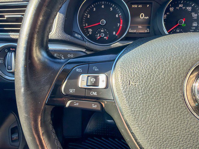 Used 2018 Volkswagen Passat 2.0T SEL Premium FWD image 9