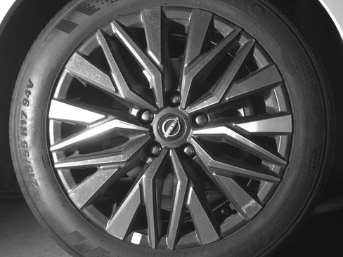 Used 2025 Nissan Altima 2.5 SV FWD image 13