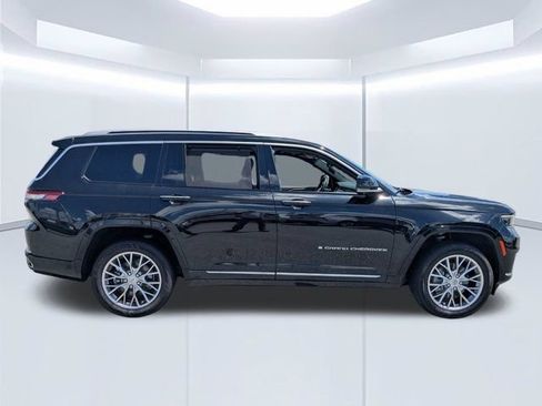 Used 2022 Jeep Grand Cherokee L Summit w/ Advanced Protech Group IV RWD image 3
