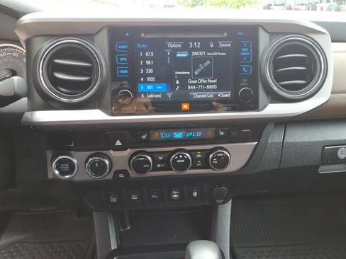 Used 2016 Toyota Tacoma Limited w/ Towing Package AWD/4WD image 26