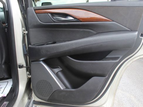 Used 2017 Cadillac Escalade Luxury image 12