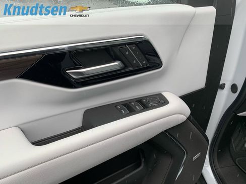 New 2026 Chevrolet Suburban Premier image 19