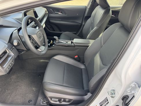 New 2026 Toyota Prius Plug-In Hybrid FWD image 2