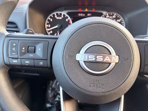 Used 2023 Nissan Rogue S AWD/4WD image 17