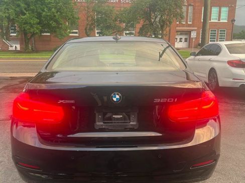 Used 2017 BMW 320i xDrive Sedan AWD/4WD image 4