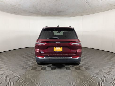 Certified 2024 Jeep Grand Cherokee Laredo image 9