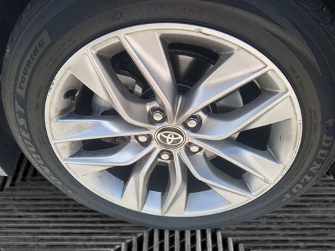 Used 2022 Toyota Avalon XLE FWD image 10