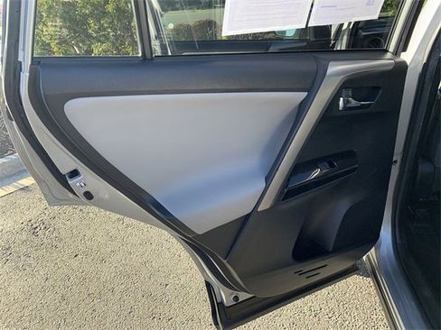 Used 2017 Toyota RAV4 Limited image 15