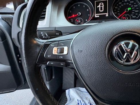 Used 2017 Volkswagen Golf Wolfsburg Edition image 35