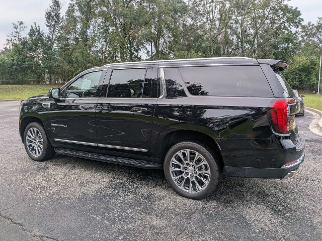 Used 2025 GMC Yukon XL Denali AWD/4WD image 3