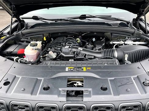 Used 2023 Jeep Grand Cherokee Altitude image 33