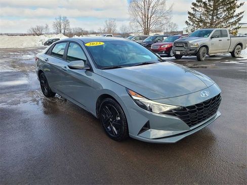 Used 2023 Hyundai Elantra SEL image 4