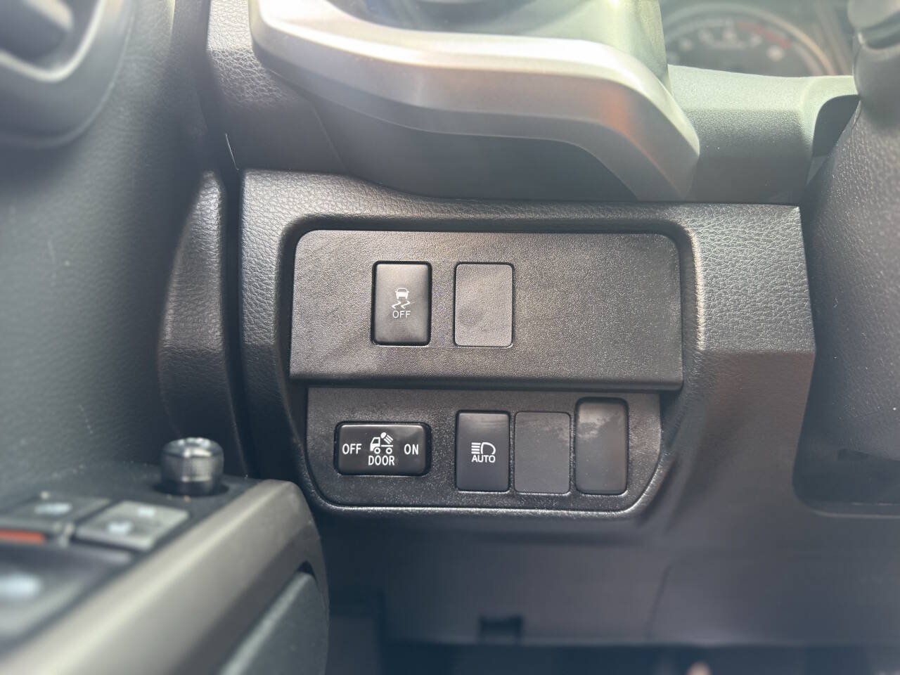 Used 2022 Toyota Tacoma SR5 w/ Technology Package RWD image 18